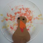 Dinde de Thanksgiving avec une assiette en carton