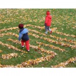 Jeux automnal: labyrinthe en feuilles d'automne