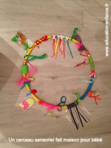 Un Cerceau Sensoriel Pour Bebe A Fabriquer Soi Meme Education Enfance Fr Un Cerceau Sensoriel Pour Bebe A Fabriquer Soi Meme Education Enfance Fr