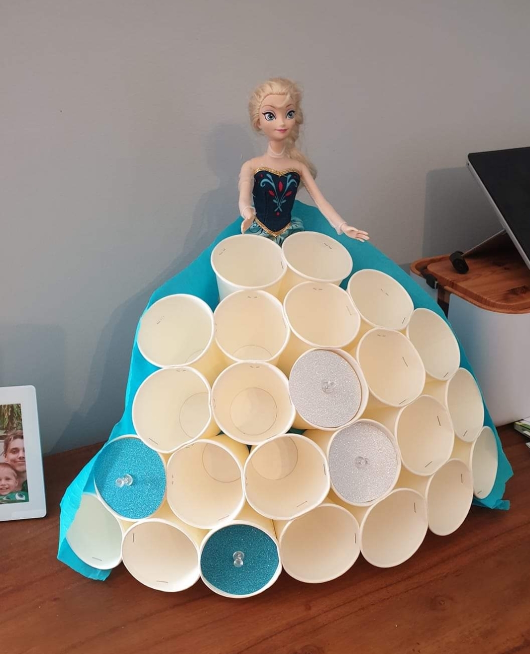 Fabriquer le calendrier de l’avent de la reine des neiges en gobelets